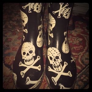 Skull & Cross-bone Rain Boots!